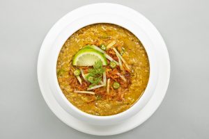 Top,View,Of,Beef,Haleem,With,Naan,,Green,Background.haleem,With