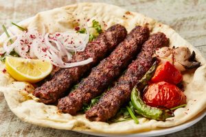 Arabic,Meat,Kabab,With,Saffron,,Onion,,Tomato,,Pita,Bread,,Lemon